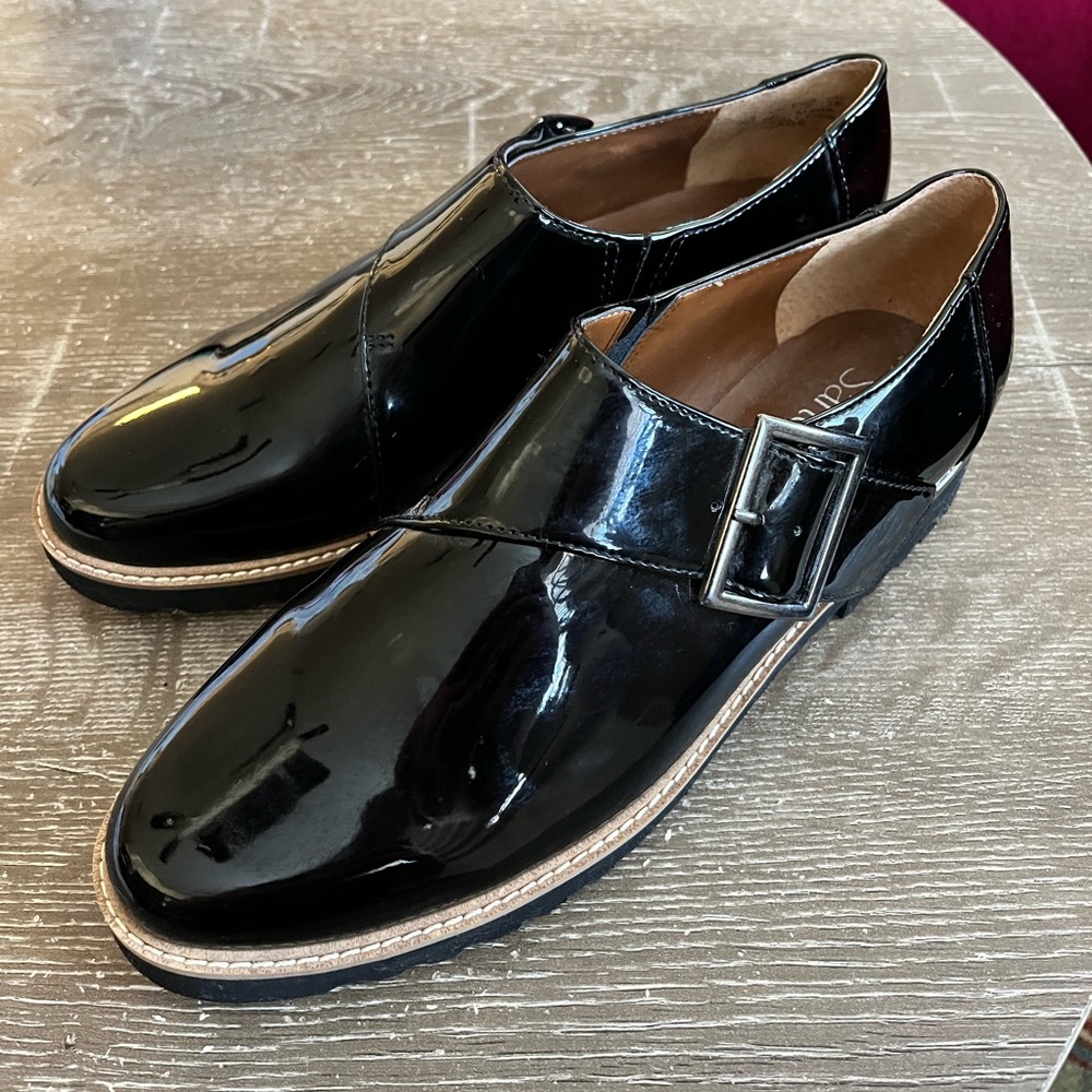 NWT Women’s Vegan leather loafers